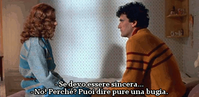 Una scena tratta dal film "Scusate il ritardo" (1983) che vede Giuliana De Sio accanto a Massimo Troisi. 